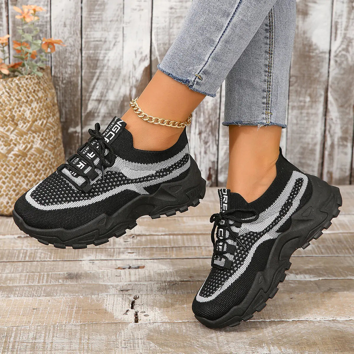 2023 Fashion Retro Lightweight Breathable Sneakers